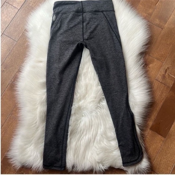 Free People Movement Infinity Cutout 3/4 Length Leggings XS Heather Grey - Picture 7 of 14